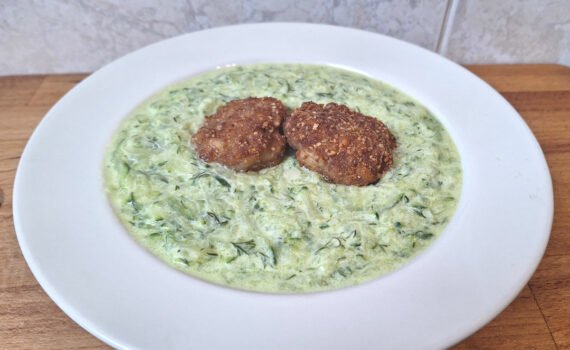 egyszerű cukkini főzelék tejföllel habarással kapor nélkül fasírttal